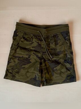 Woman’s Camouflage Shorts - Adjustable Length